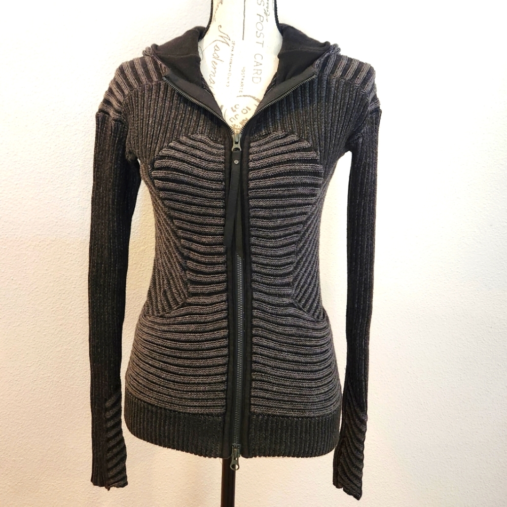 Lululemon form-fitting Black & Gray Sweater jacket with hood size 6 / fits S/XS